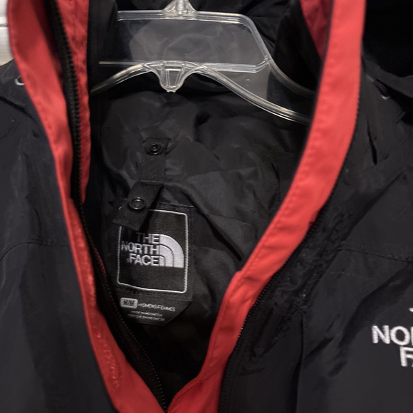 EUC WOMEN’S THE NORTH FACE HYVENT JACKET WATERPROOF HOODED BLACK SALMON - Picture 3 of 9